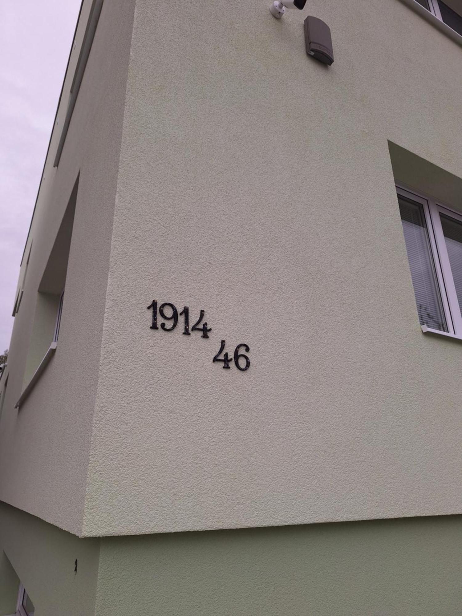 Apartmanovy Dom Stummerova Topolcany Exterior photo